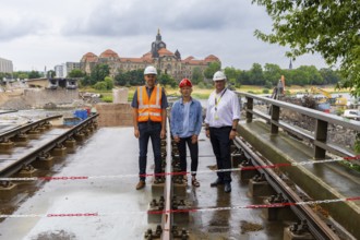 Following the partial collapse of the Carola Bridge, demolition work is continuing. The bridge has