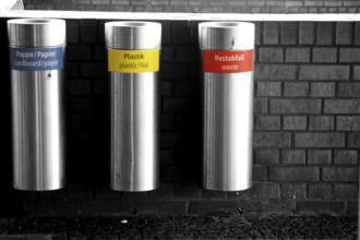 Waste bin
