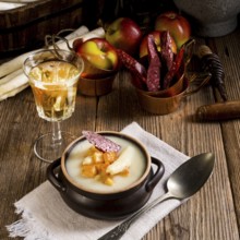 Asparagus Soup with Apple cubes