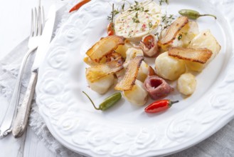 Jerusalem artichoke au gratin with ham and chili