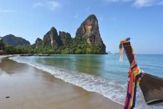 Beach, surf, ocean, sky ... Island in the Gulf of Thailand, the tourist season