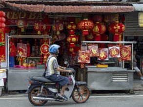 Street shop with lampignons, old town of George Town, Penang, Malaysia, Southeast Asia