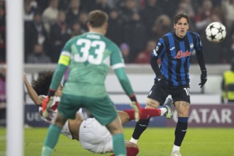 Football match, Nicolo' ZANIOLO Atalanta Bergamo right, concentrates as Anrie CHASE VFB Stuttgart