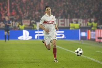 Football match, Anthony ROUAULT VFB Stuttgart on the ball, Stuttgart Arena, Stuttgart