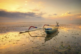 Beautiful sunrise at sanur beach, bali