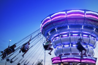 Photographic documentation of a Luna Park attraction taken in the evening
