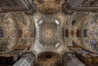 Italy Bergamo 89468 Santa Maria Maggiore after extensive early Baroque remodelling 1576-1694 Dome