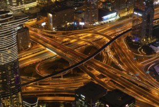 A picture of the busy Al Safa Street and Sheikh Zayed road intersection at night