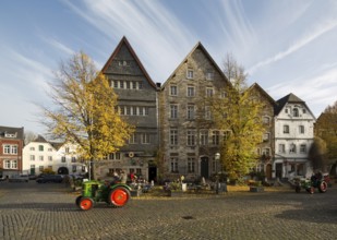 View from the west over the Benediktusmarkt with historic tractors