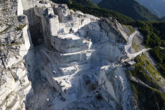 Photographic documentation of a quarry for the extraction of blocks of white statuary