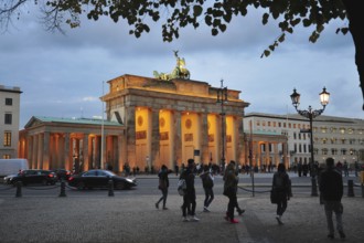 Brandneurger Tor Berlin in the evening