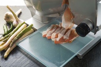 Slicing machine
