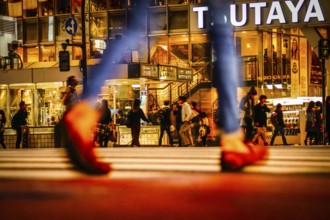 Feet of those who walk the Shibuya scramble intersection. Shooting Location: Tokyo metropolitan