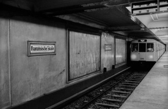 GDR, Berlin, 29.5.1990, U-Bahn station Französische Straße (U 6), 28 years ghost station...,