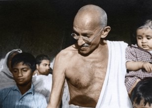 Mahatma Gandhi with Nandini niece of Pyarelal Nayar, Wardha, Maharashtra, India, Asia, August 1944