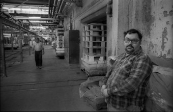 Germany, Kahla, 20.12.1991, Porzellanwerk Kahla, worker