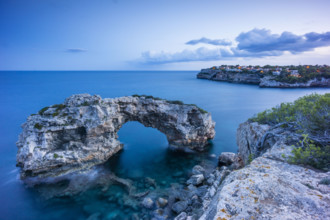 Arco natural de roca Es Pontas, Santanyí, islas baleares, Spain