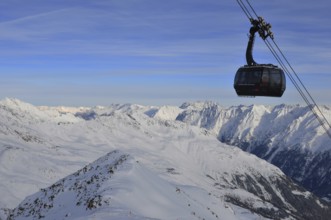 Austria: Winter sport in Sölden snow mountains at Rotkogljoch in the tyrolean alps