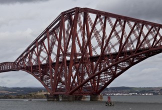 Railway bridge (cantilever bridge based on the Tanner girder principle), completed in 1890,