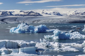 Jökulsarlon glacier lagoon, south coast, Iceland