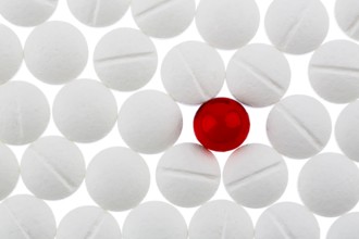 White tablets, symbolic photo for medicine, remedies and tablet addiction