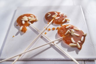 Crunchy sweet made of sugar and dried fruit