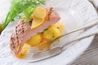 Salmon grilled with dill and boiled potato