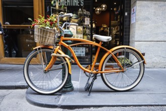 MELBOURNE, AUSTRALIA, MARCH 26 2023: Melbourne's famous Degraves St with bike on an overcast autmn