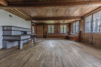 The living room with tiled stove and wooden corner bench in a house built around 1750 that has