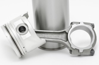 Details of diesel engine - a connecting rod, a piston and a cylinder