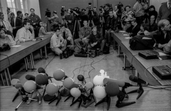 Germany, Berlin, 02.01.1992, first day Stasi files - inspection, Gauck authority, microphones of