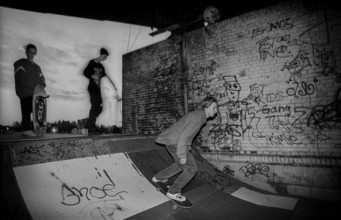 Germany, Berlin, 22.10.1991, Skateboard under the S - railway arch