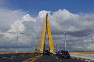 Am 24. Oktober des Jahres 2011 wurde die Brücke Manaus – Iranduba eingeweiht. Mitten im