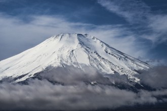 Mount Fuji and majestic sky (taken from Lake Yamanaka). Shooting Location: Yamanashi Prefecture