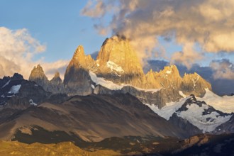 Mount Fitz Roy in the morning light in Los Glaciares El Chaltén National Park, Santa Cruz,