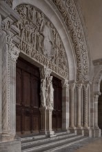Autun, Cathedral St-Lazare, west vestibule with portal to the Last Judgement around 1135 by Master