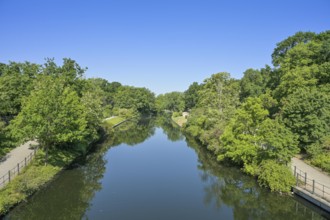 Landwehrkanal, Tiergartenufer, Großer Tiergarten, Mitte district, Berlin, Germany