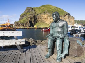 Monument, sculpture of a fisherman, trawler, harbour of Heimaey, Westman Islands, Suðurland or