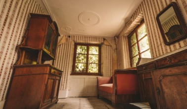 Urban Eploring in an old abandoned manor house, a Lost Place with antique furniture and wonderful