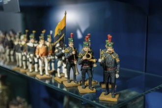 In the atmospheric setting of the Jägerhof, virtuoso and naive folk art from Saxony can be seen in