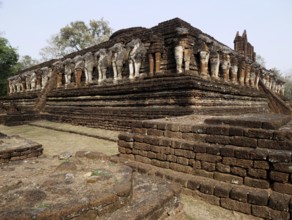 Wat Chang Rob in the UNESCO World Heritage Site Kamphaeng Phet Historical Park, Thailand