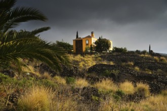 Like all the Canary Islands, La Palma is of volcanic origin, but has a lot of greenery. Landscapes