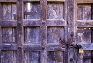 Old door with Lock at Tirupathi, Andhra Pradesh, South India, India, Asia