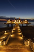 The pier of Sellin in the night