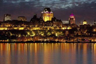 Night shot of Quebec