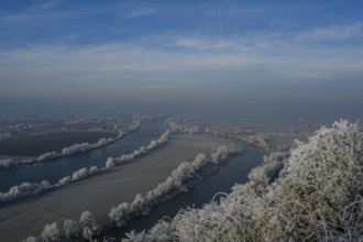 A view over the hoarfrost-covered landscape on the Danube near Bogen, Lower Bavaria