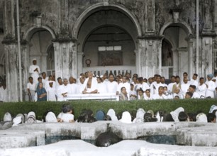 Mahatma Gandhi at public prayer meeting, Rungta House, Mumbai, Maharashtra, India, Asia, September