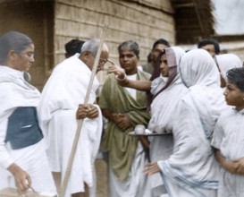 Mahatma Gandhi welcomed in village after Hindu Muslim riots, East Bengal, India, Asia, January 1947