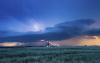 Lightning Storm Clouds Canada Saskatchewan Dramatic Summer