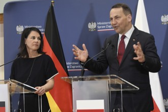 Polish Foreign Minister Radoslaw Sikorski at a joint press conference with his German counterpart,